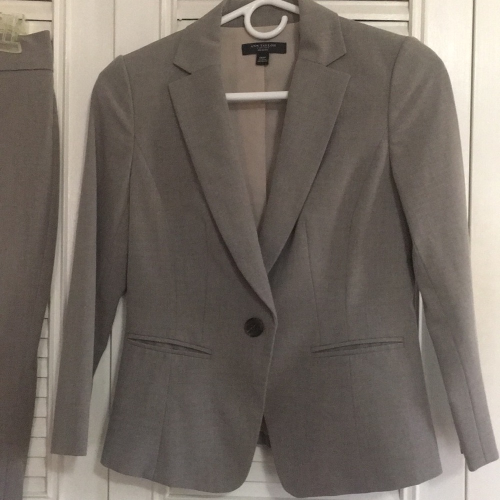 Ann Taylor suit jacket in grey